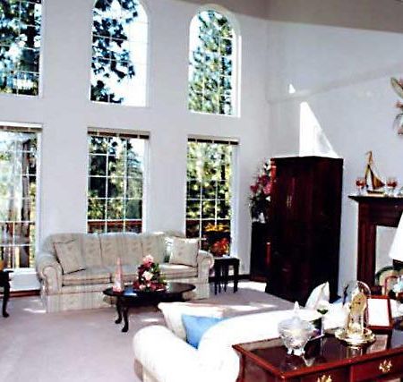 River Cove Elegant Waterfront Bed & Breakfast Post Falls Interior photo