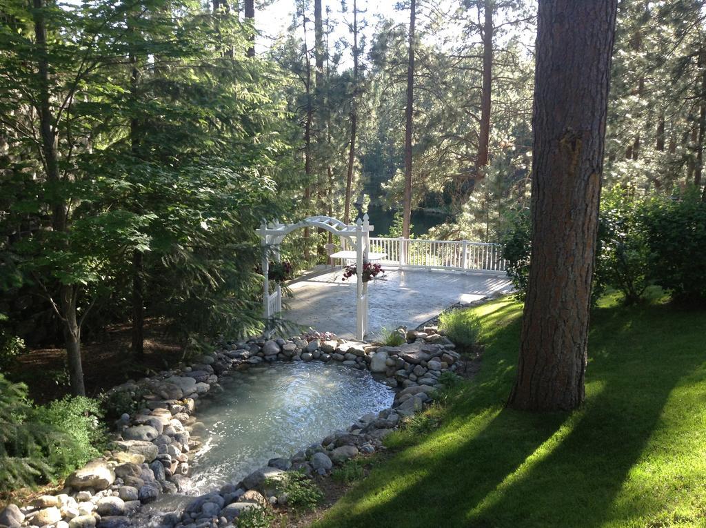 River Cove Elegant Waterfront Bed & Breakfast Post Falls Exterior photo