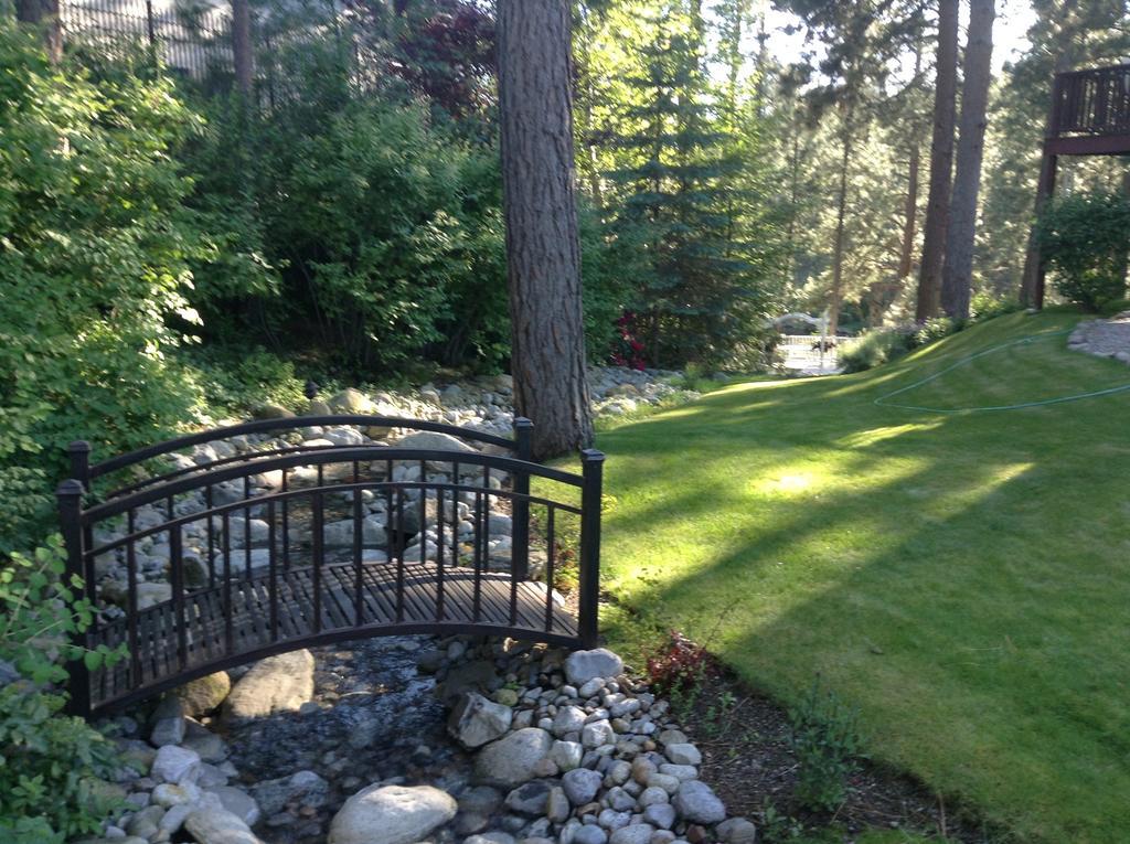 River Cove Elegant Waterfront Bed & Breakfast Post Falls Exterior photo