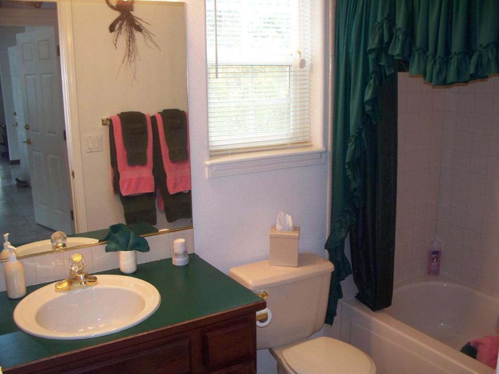 River Cove Elegant Waterfront Bed & Breakfast Post Falls Room photo