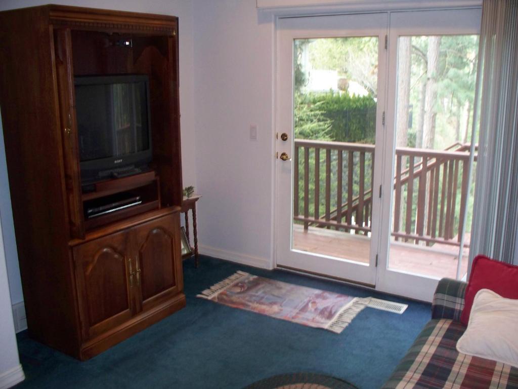 River Cove Elegant Waterfront Bed & Breakfast Post Falls Room photo