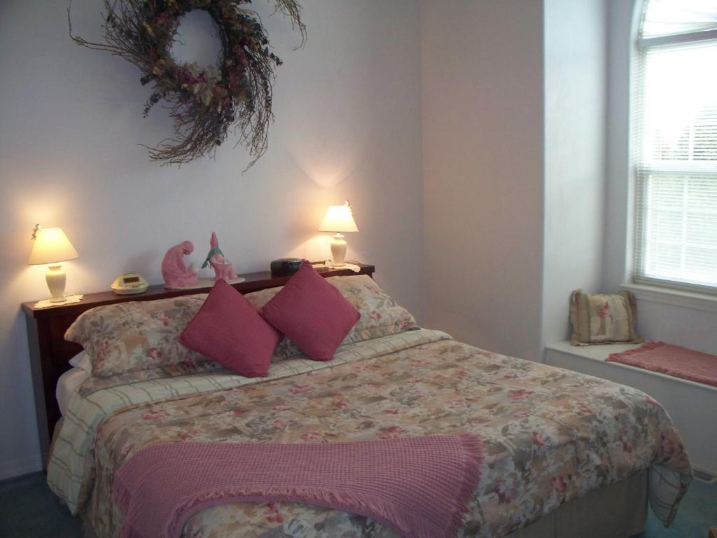 River Cove Elegant Waterfront Bed & Breakfast Post Falls Room photo